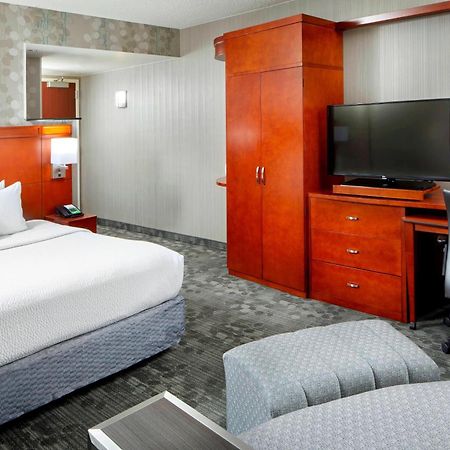 Courtyard By Marriott San Antonio Six Flags At The Rim Hotel Eksteriør billede