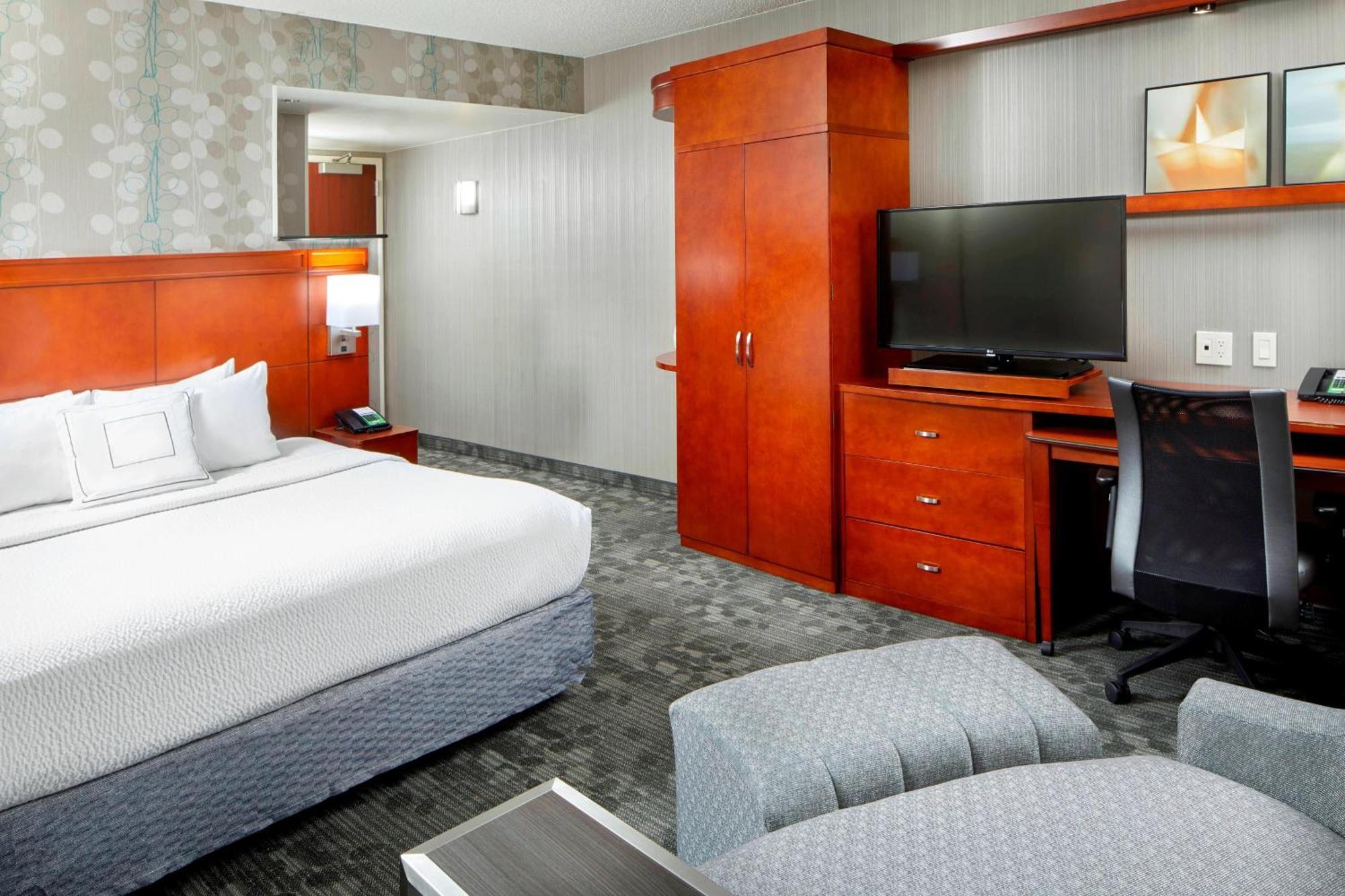 Courtyard By Marriott San Antonio Six Flags At The Rim Hotel Eksteriør billede